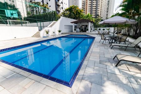 Apartamento à venda com 176m², 3 quartos e 3 vagas Apartamento à venda com 176m², 3 quartos e 3 vagasÁrea comum - Piscina