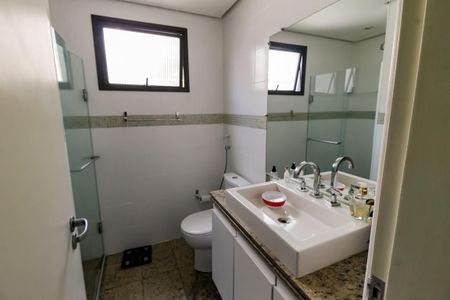 Apartamento à venda com 176m², 3 quartos e 3 vagas Apartamento à venda com 176m², 3 quartos e 3 vagasBanheiro da Suíte 1