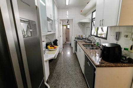 Apartamento à venda com 176m², 3 quartos e 3 vagas Apartamento à venda com 176m², 3 quartos e 3 vagasCozinha - Armários