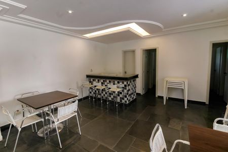Apartamento à venda com 176m², 3 quartos e 3 vagas Apartamento à venda com 176m², 3 quartos e 3 vagasÁrea comum - Salão de festas