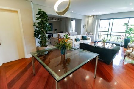 Apartamento à venda com 176m², 3 quartos e 3 vagas Apartamento à venda com 176m², 3 quartos e 3 vagasSala de Jantar