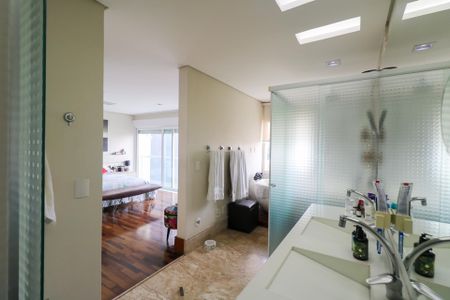 Casa à venda com 380m², 3 quartos e 6 vagas Casa à venda com 380m², 3 quartos e 6 vagasBanheiro da Suíte