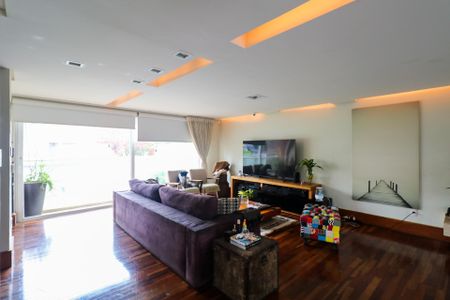 Casa à venda com 380m², 3 quartos e 6 vagas Casa à venda com 380m², 3 quartos e 6 vagasSala de Estar