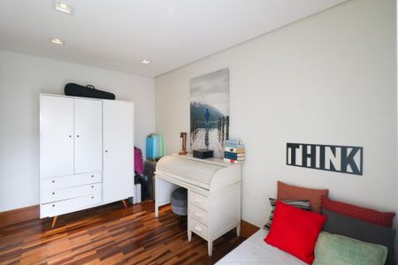 Casa à venda com 380m², 3 quartos e 6 vagas Casa à venda com 380m², 3 quartos e 6 vagasQuarto 1