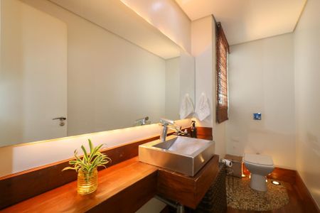 Casa à venda com 380m², 3 quartos e 6 vagas Casa à venda com 380m², 3 quartos e 6 vagasLavabo