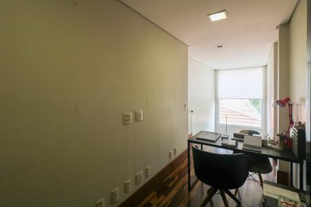 Casa à venda com 380m², 3 quartos e 6 vagas Casa à venda com 380m², 3 quartos e 6 vagasEscritório/Corredor