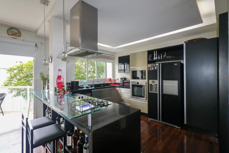 Casa à venda com 380m², 3 quartos e 6 vagas Casa à venda com 380m², 3 quartos e 6 vagasCozinha