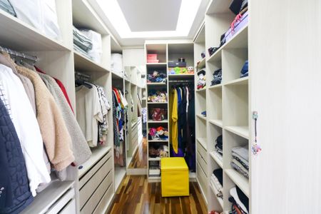 Casa à venda com 380m², 3 quartos e 6 vagas Casa à venda com 380m², 3 quartos e 6 vagasCloset da Suíte