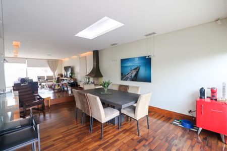 Casa à venda com 380m², 3 quartos e 6 vagas Casa à venda com 380m², 3 quartos e 6 vagasSala de Jantar