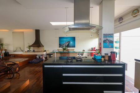 Casa à venda com 380m², 3 quartos e 6 vagas Casa à venda com 380m², 3 quartos e 6 vagasCozinha