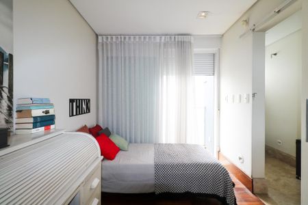 Casa à venda com 380m², 3 quartos e 6 vagas Casa à venda com 380m², 3 quartos e 6 vagasQuarto 1