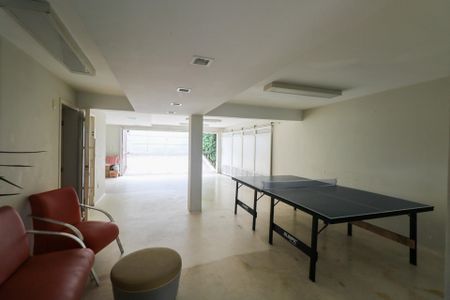Casa à venda com 380m², 3 quartos e 6 vagas Casa à venda com 380m², 3 quartos e 6 vagasGaragem