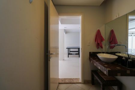 Casa à venda com 380m², 3 quartos e 6 vagas Casa à venda com 380m², 3 quartos e 6 vagasBanheiro da Garagem