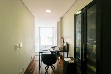 Casa à venda com 380m², 3 quartos e 6 vagas Casa à venda com 380m², 3 quartos e 6 vagasEscritório/Corredor