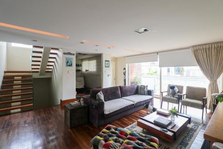 Casa à venda com 380m², 3 quartos e 6 vagas Casa à venda com 380m², 3 quartos e 6 vagasSala de Estar