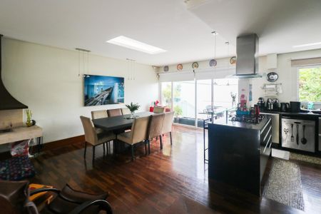 Casa à venda com 380m², 3 quartos e 6 vagas Casa à venda com 380m², 3 quartos e 6 vagasSala de Jantar