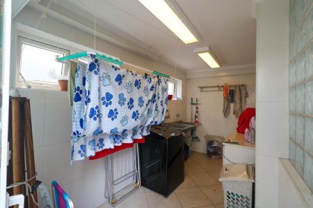 Casa à venda com 380m², 3 quartos e 6 vagas Casa à venda com 380m², 3 quartos e 6 vagasÁrea de Serviço