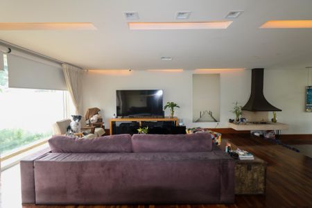 Casa à venda com 380m², 3 quartos e 6 vagas Casa à venda com 380m², 3 quartos e 6 vagasSala de Estar