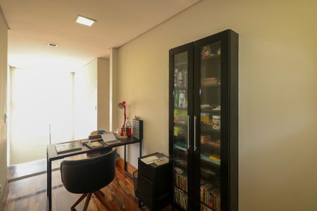 Casa à venda com 380m², 3 quartos e 6 vagas Casa à venda com 380m², 3 quartos e 6 vagasEscritório/Corredor