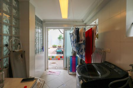 Casa à venda com 380m², 3 quartos e 6 vagas Casa à venda com 380m², 3 quartos e 6 vagasÁrea de Serviço