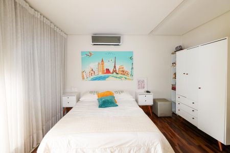 Casa à venda com 380m², 3 quartos e 6 vagas Casa à venda com 380m², 3 quartos e 6 vagasQuarto 2