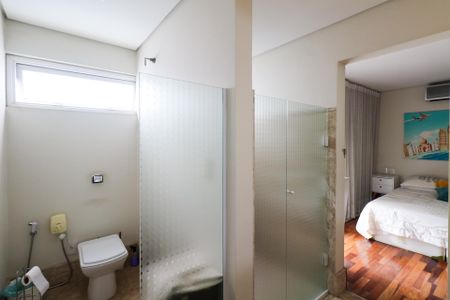 Casa à venda com 380m², 3 quartos e 6 vagas Casa à venda com 380m², 3 quartos e 6 vagasBanheiro - Quarto 1 e 2