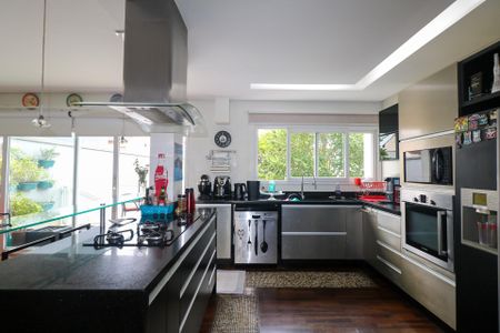 Casa à venda com 380m², 3 quartos e 6 vagas Casa à venda com 380m², 3 quartos e 6 vagasCozinha