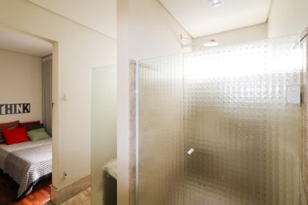 Casa à venda com 380m², 3 quartos e 6 vagas Casa à venda com 380m², 3 quartos e 6 vagasBanheiro - Quarto 1 e 2