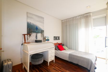 Casa à venda com 380m², 3 quartos e 6 vagas Casa à venda com 380m², 3 quartos e 6 vagasQuarto 1