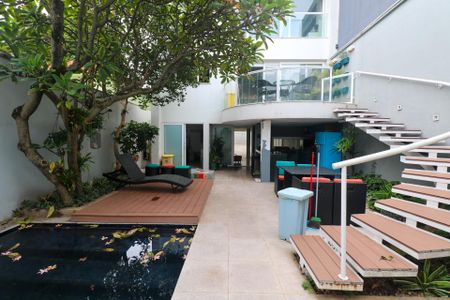 Casa à venda com 380m², 3 quartos e 6 vagas Casa à venda com 380m², 3 quartos e 6 vagasÁrea Gourmet