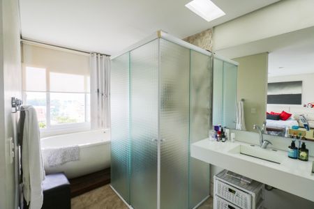 Casa à venda com 380m², 3 quartos e 6 vagas Casa à venda com 380m², 3 quartos e 6 vagasBanheiro da Suíte