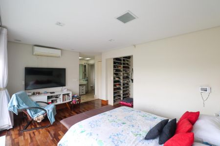 Casa à venda com 380m², 3 quartos e 6 vagas Casa à venda com 380m², 3 quartos e 6 vagasSuíte