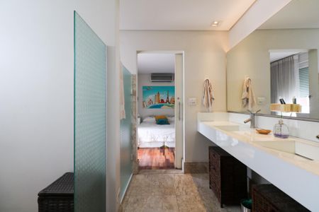 Casa à venda com 380m², 3 quartos e 6 vagas Casa à venda com 380m², 3 quartos e 6 vagasBanheiro - Quarto 1 e 2