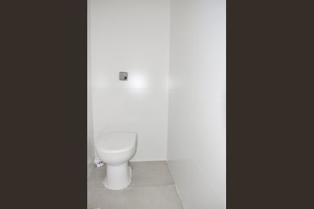 Apartamento à venda com 63m², 2 quartos e 1 vaga Apartamento à venda com 63m², 2 quartos e 1 vagaDetalhe - Banheiro da Área de Serviço