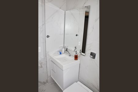 Apartamento à venda com 63m², 2 quartos e 1 vaga Apartamento à venda com 63m², 2 quartos e 1 vagaDetalhe - Banheiro Social