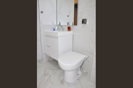 Apartamento à venda com 63m², 2 quartos e 1 vaga Apartamento à venda com 63m², 2 quartos e 1 vagaDetalhe - Banheiro Social