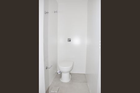 Apartamento à venda com 63m², 2 quartos e 1 vaga Apartamento à venda com 63m², 2 quartos e 1 vagaBanheiro da Área de Serviço
