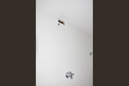Apartamento à venda com 63m², 2 quartos e 1 vaga Apartamento à venda com 63m², 2 quartos e 1 vagaDetalhe - Banheiro da Área de Serviço