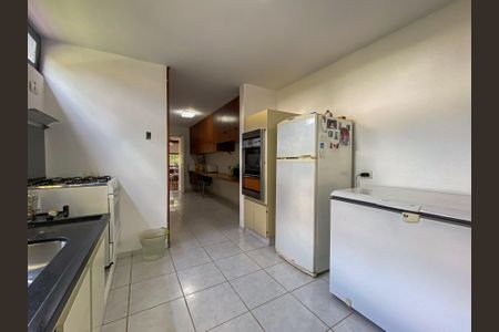 Casa à venda com 462m², 4 quartos e 2 vagas Casa à venda com 462m², 4 quartos e 2 vagasCozinha