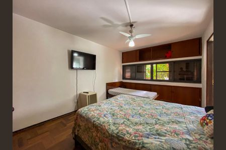 Casa à venda com 462m², 4 quartos e 2 vagas Casa à venda com 462m², 4 quartos e 2 vagasQuarto 4