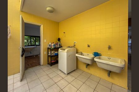 Casa à venda com 462m², 4 quartos e 2 vagas Casa à venda com 462m², 4 quartos e 2 vagasÁrea de Serviço