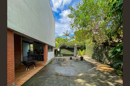 Casa à venda com 462m², 4 quartos e 2 vagas Casa à venda com 462m², 4 quartos e 2 vagasÁrea comum