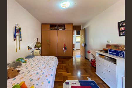 Casa à venda com 462m², 4 quartos e 2 vagas Casa à venda com 462m², 4 quartos e 2 vagasQuarto 2