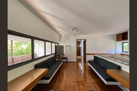 Casa à venda com 462m², 4 quartos e 2 vagas Casa à venda com 462m², 4 quartos e 2 vagasSala 2