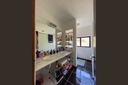 Casa à venda com 462m², 4 quartos e 2 vagas Casa à venda com 462m², 4 quartos e 2 vagasBanheiro - Quarto 1