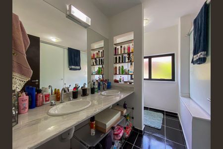 Casa à venda com 462m², 4 quartos e 2 vagas Casa à venda com 462m², 4 quartos e 2 vagasBanheiro - Quarto 1