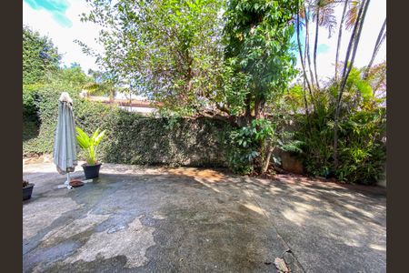 Casa à venda com 462m², 4 quartos e 2 vagas Casa à venda com 462m², 4 quartos e 2 vagasÁrea comum