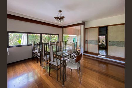 Casa à venda com 462m², 4 quartos e 2 vagas Casa à venda com 462m², 4 quartos e 2 vagasSala de Jantar