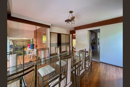 Casa à venda com 462m², 4 quartos e 2 vagas Casa à venda com 462m², 4 quartos e 2 vagasSala de Jantar