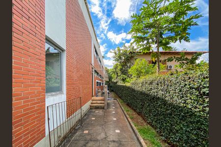 Casa à venda com 462m², 4 quartos e 2 vagas Casa à venda com 462m², 4 quartos e 2 vagasÁrea comum